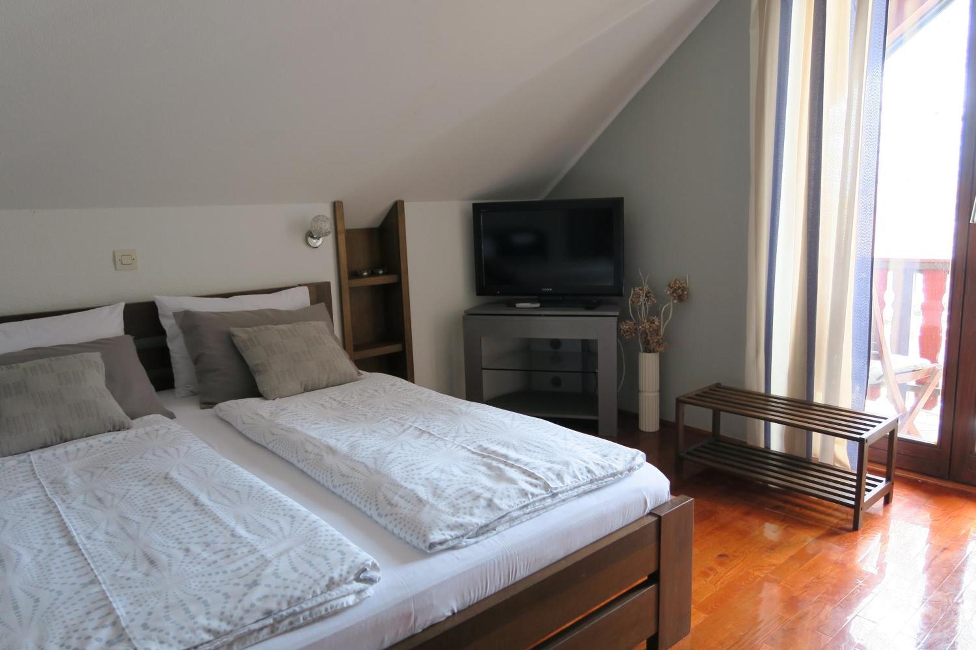 Apartments And Rooms Stefanac Slunj Luaran gambar
