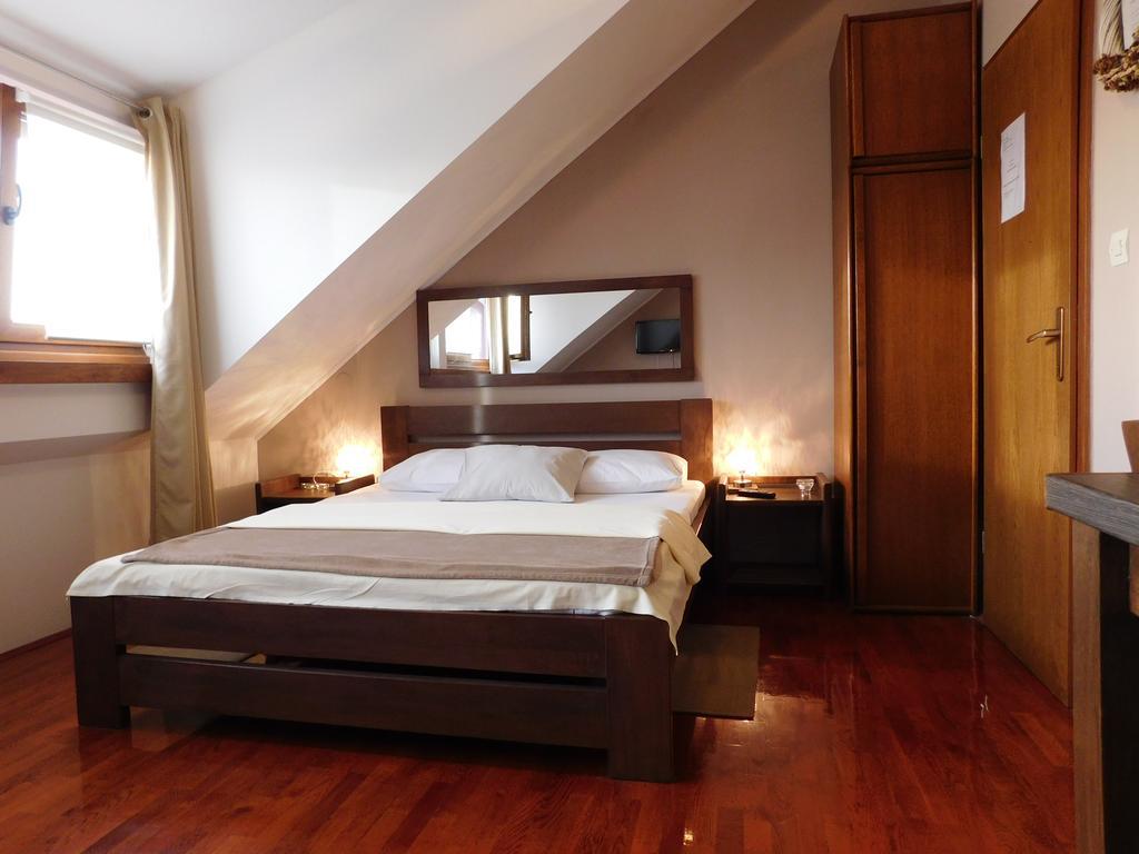 Apartments And Rooms Stefanac Slunj Luaran gambar